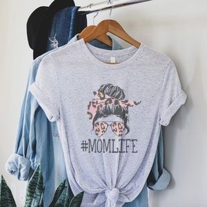 #momslife Graphic Tee